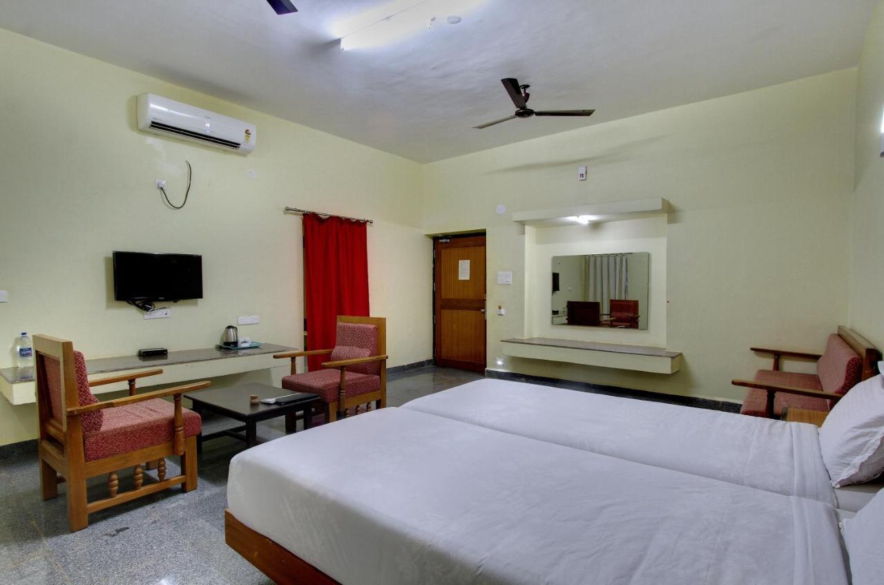 Kanthi Resorts Badami - 25kms from Badami Bāgalkot Exterior foto