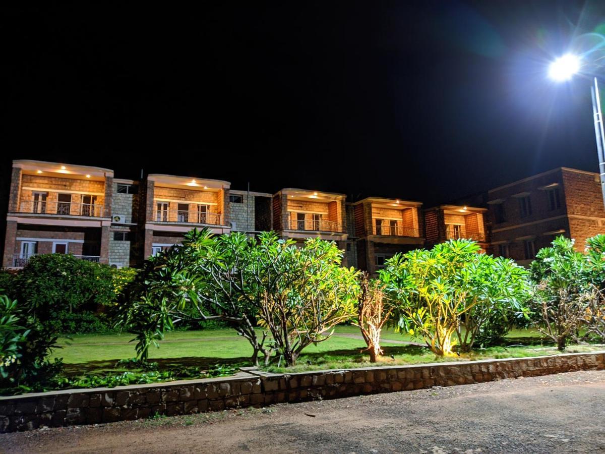 Kanthi Resorts Badami - 25kms from Badami Bāgalkot Exterior foto