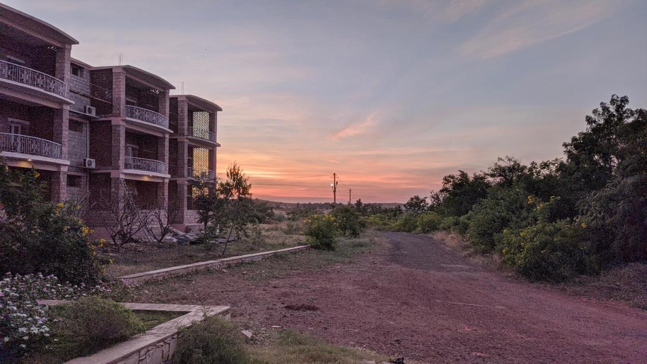 Kanthi Resorts Badami - 25kms from Badami Bāgalkot Exterior foto