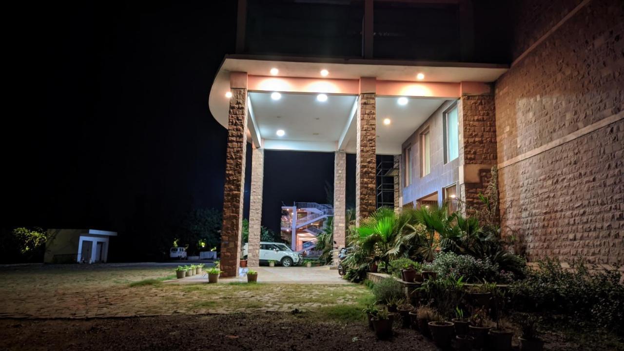 Kanthi Resorts Badami - 25kms from Badami Bāgalkot Exterior foto