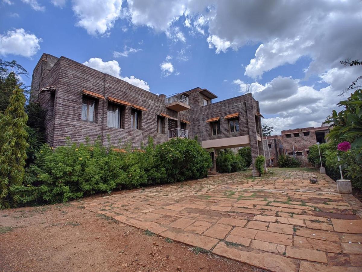 Kanthi Resorts Badami - 25kms from Badami Bāgalkot Exterior foto
